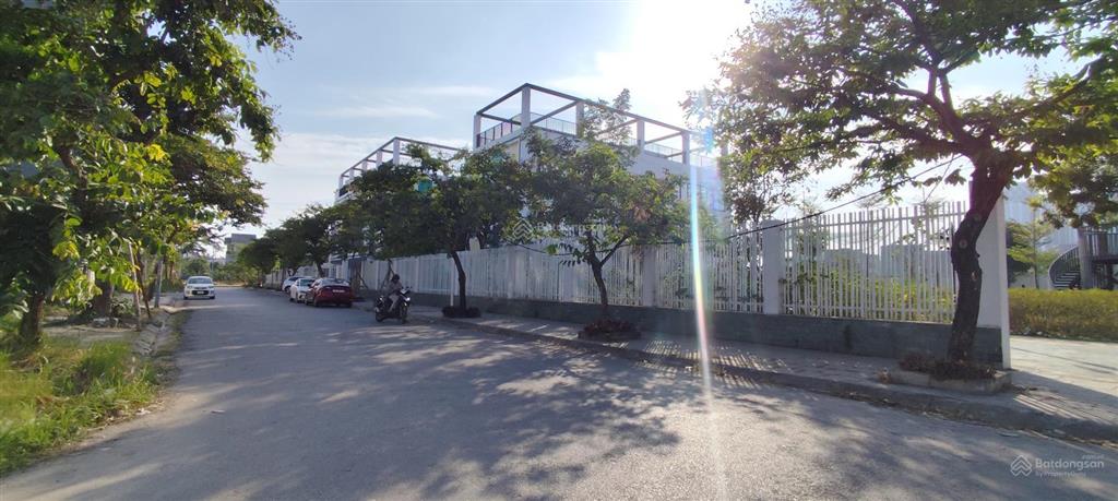 Bán lô đất 2 mặt tiền khu biệt thự vườn hồng. 232m