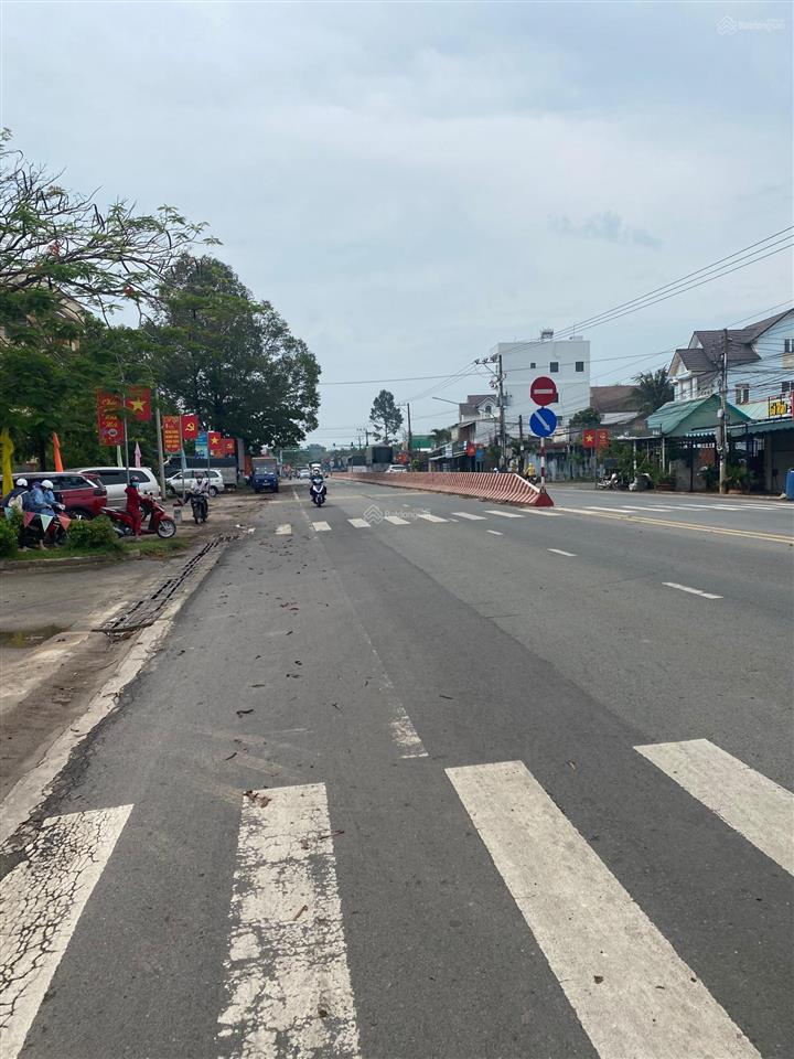 Bán đất 2 mặt tiền ngay tt chợ, ubnd bình mỹ, giá rẻ hơn thị 500tr nha. bán trong 10 ngày thôi