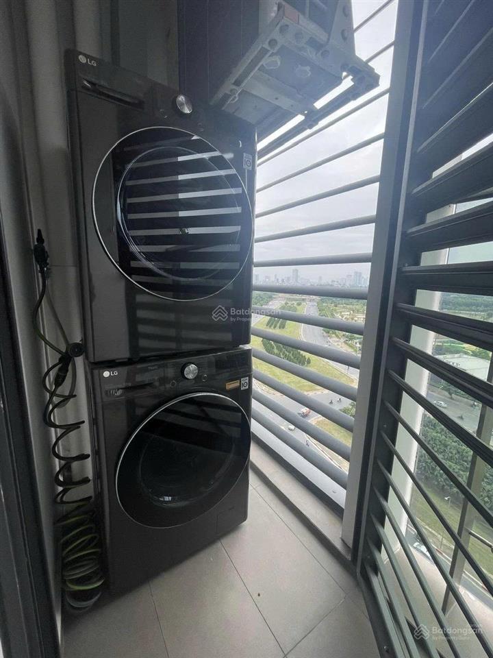 Cho thuê the matrix one 3pn 114m2 full nội thất cao cấp, nhà trống vào ở ngay giá tốt