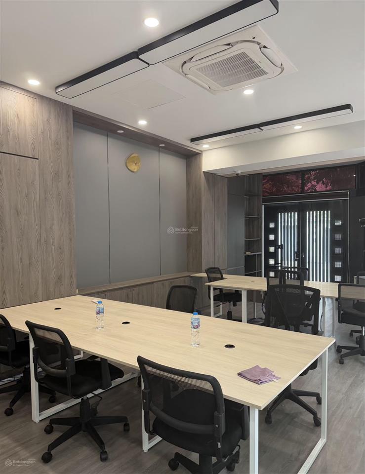 Chính chủ cho thuê mặt bằng góc 2 mặt tuền, làm văn phòng, nhà đẹp như hình. 60m2, 18tr/tháng.