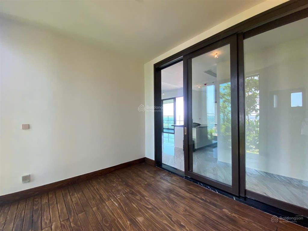 Giá tốt! căn 3pn sân vườn define  dt 221m2, nội thất cơ bản. giá 35 tỷ.  0901 858 *** mr hải