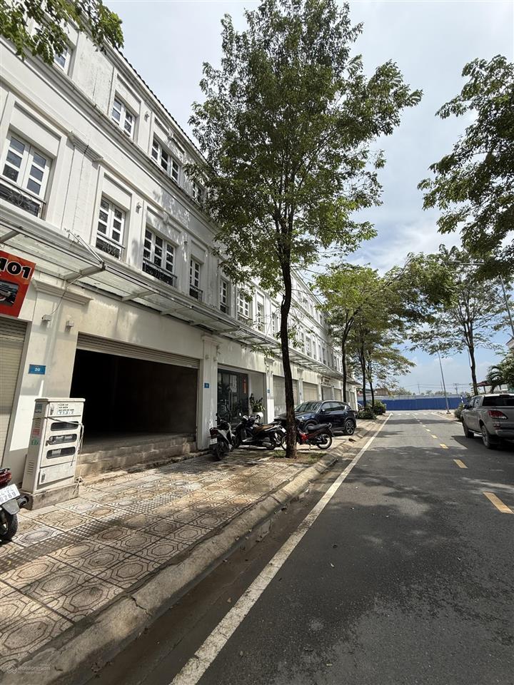 Đang cần tiền gấp giảm giá 300tr cho anh chị đầu tư căn shophouse thăng long home hiệp phước.