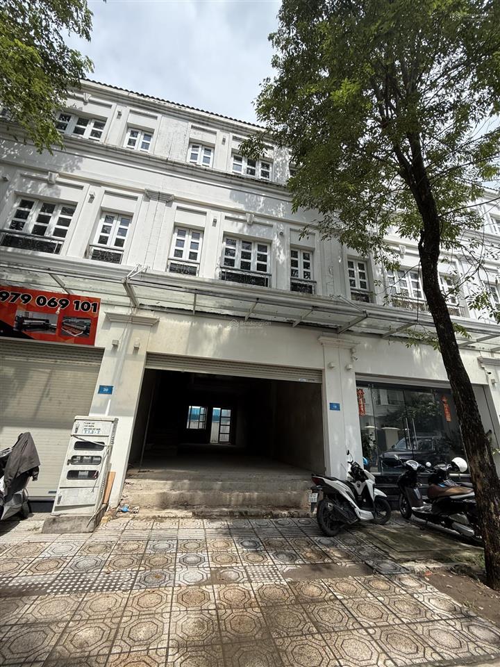 Đang cần tiền gấp giảm giá 300tr cho anh chị đầu tư căn shophouse thăng long home hiệp phước.