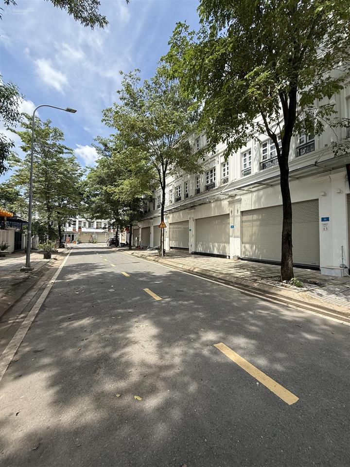 Đang cần tiền gấp giảm giá 300tr cho anh chị đầu tư căn shophouse thăng long home hiệp phước.