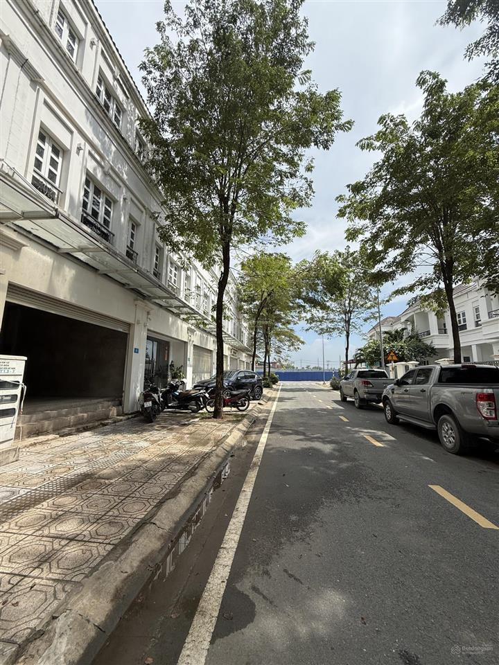 Đang cần tiền gấp giảm giá 300tr cho anh chị đầu tư căn shophouse thăng long home hiệp phước.