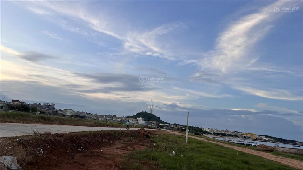 786m2 mặt tiền biển đảo phú quý. 2 mặt tiền cực đẹp phù hợp kd dịch vụ du lịch biển