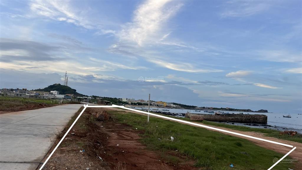 786m2 mặt tiền biển đảo phú quý. 2 mặt tiền cực đẹp phù hợp kd dịch vụ du lịch biển