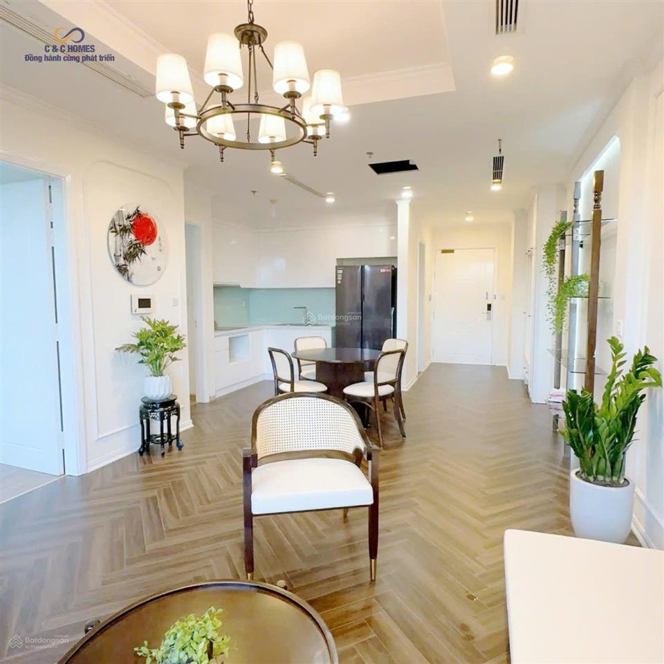 Chính chủ bán căn 2pn nội thất đẹp tại chung cư udic 122 vĩnh tuy chỉ 5 tỷ hơn.  0914 390 ***