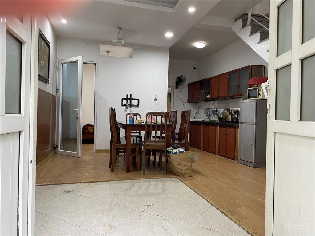 Nhà ở 3 tầng x 45 m2, 5 phòng ngủ ô tô đỗ cửa đường 5m tại âu cơ tây hồ hà nội