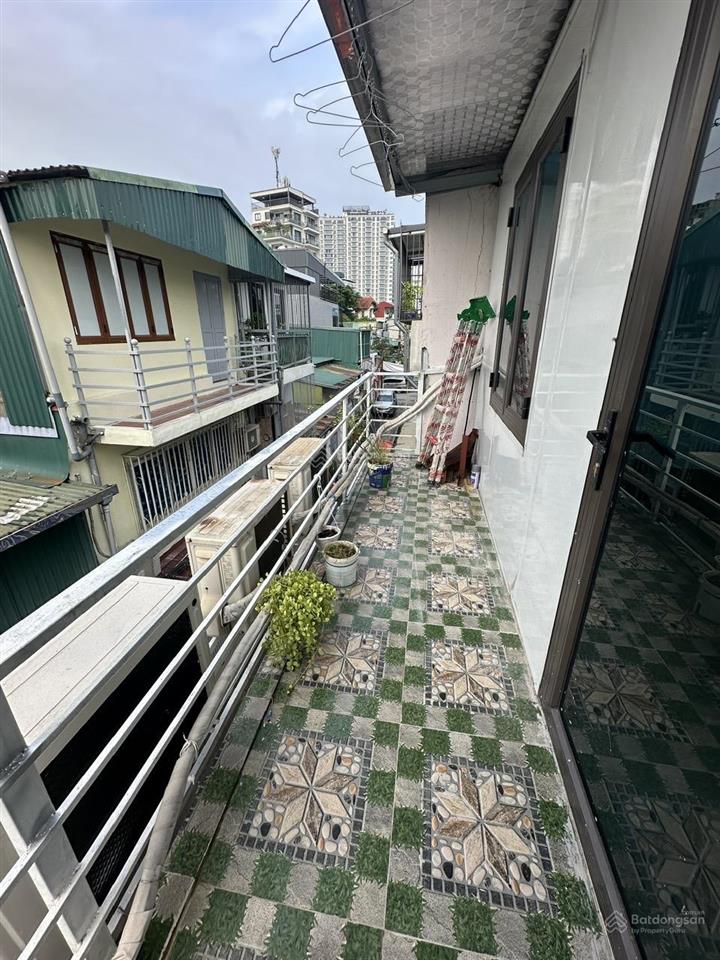 Nhà ở 3 tầng x 45 m2, 5 phòng ngủ ô tô đỗ cửa đường 5m tại âu cơ tây hồ hà nội