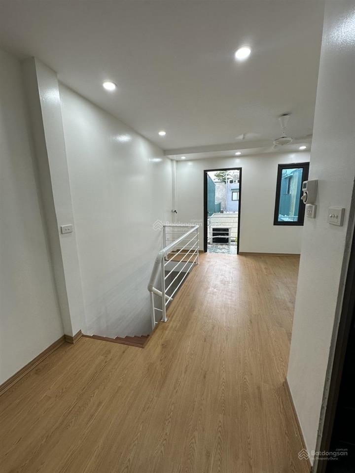 Nhà ở 3 tầng x 45 m2, 5 phòng ngủ ô tô đỗ cửa đường 5m tại âu cơ tây hồ hà nội