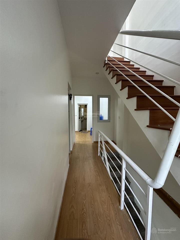 Nhà ở 3 tầng x 45 m2, 5 phòng ngủ ô tô đỗ cửa đường 5m tại âu cơ tây hồ hà nội