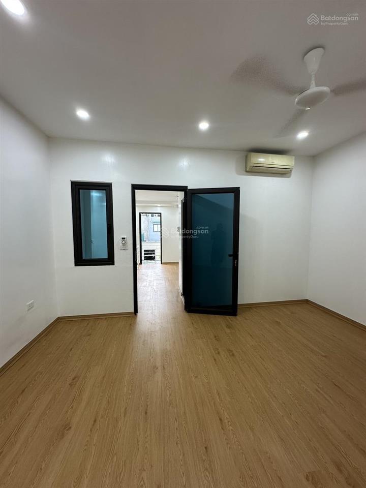 Nhà ở 3 tầng x 45 m2, 5 phòng ngủ ô tô đỗ cửa đường 5m tại âu cơ tây hồ hà nội