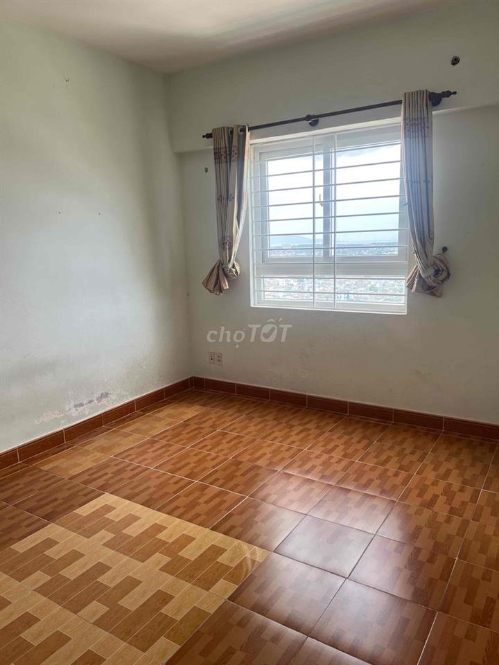 cho thuê căn hộ 2pn 1wc nội thất cơ bản vew biển xem bắn pháo hoa