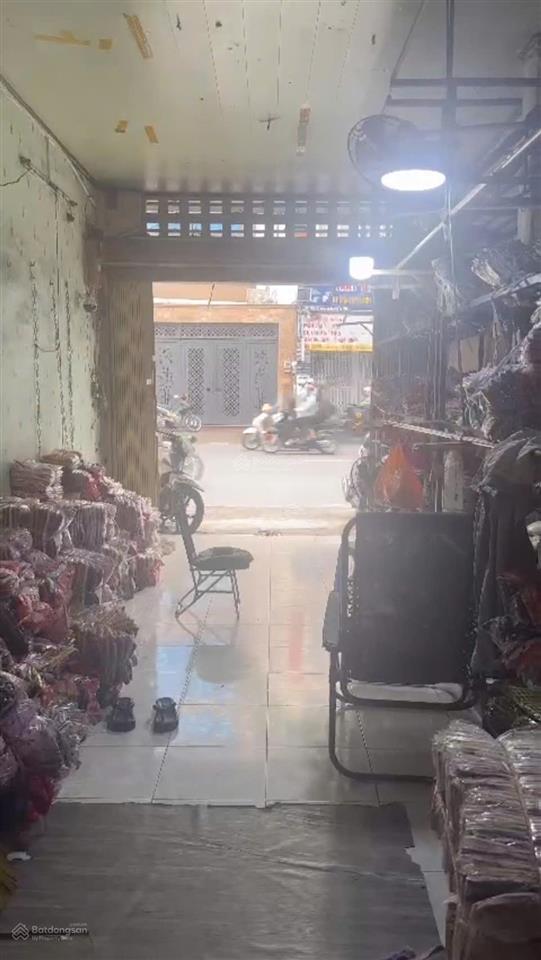 Mặt tiền kinh doanh  đường lạc long quân. ngay chợ vải tân bình.