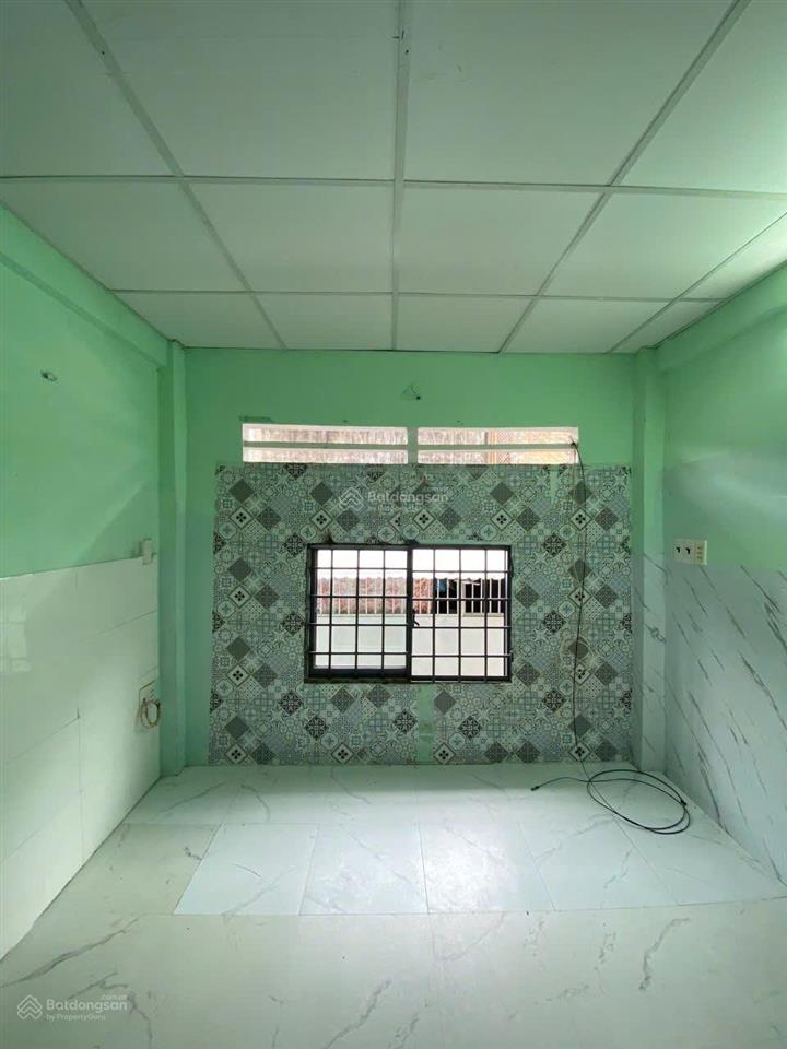 Bán nhà nhỏ xinh  3 tầng lầu. nhà mới đẹp. nhỉnh 3 tỷ. hẻm xe hơi quận 11 giáp quận 10.