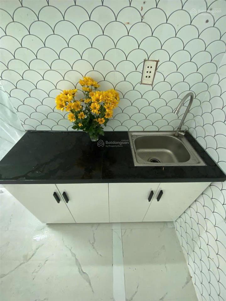 Bán nhà nhỏ xinh  3 tầng lầu. nhà mới đẹp. nhỉnh 3 tỷ. hẻm xe hơi quận 11 giáp quận 10.