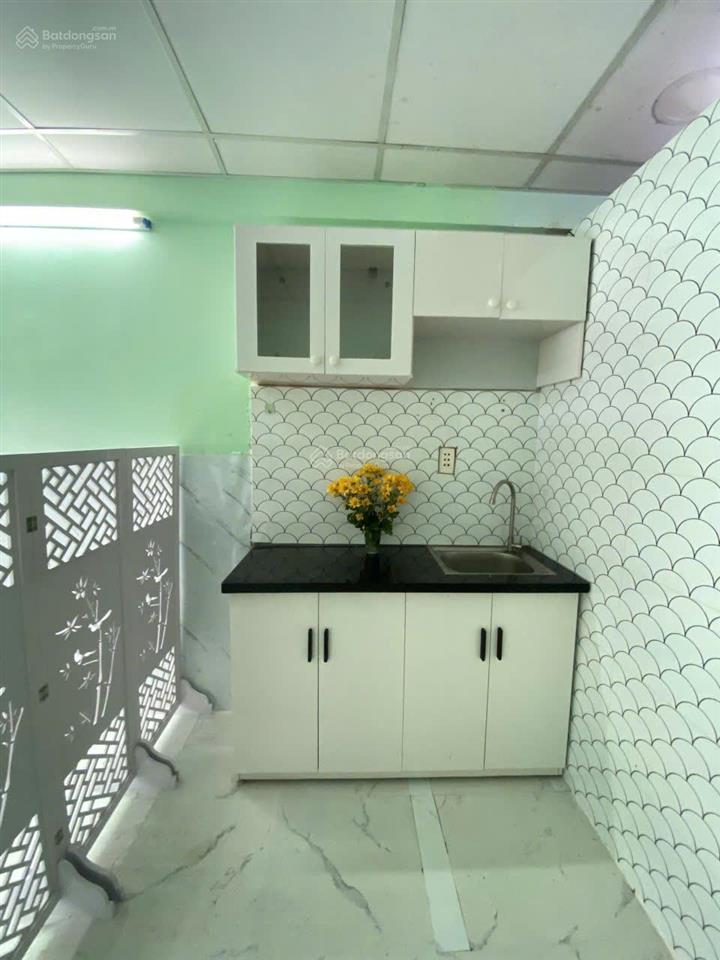 Bán nhà nhỏ xinh  3 tầng lầu. nhà mới đẹp. nhỉnh 3 tỷ. hẻm xe hơi quận 11 giáp quận 10.