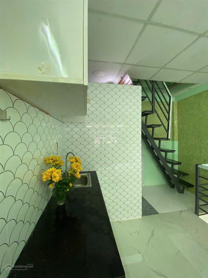 Bán nhà nhỏ xinh  3 tầng lầu. nhà mới đẹp. nhỉnh 3 tỷ. hẻm xe hơi quận 11 giáp quận 10.