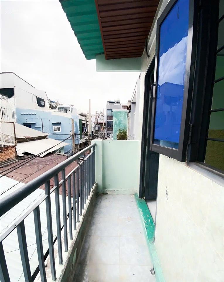 Bán nhà nhỏ xinh  3 tầng lầu. nhà mới đẹp. nhỉnh 3 tỷ. hẻm xe hơi quận 11 giáp quận 10.