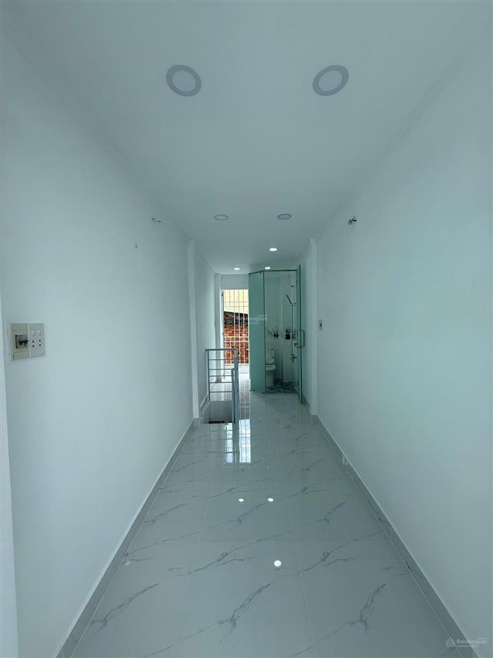 Cho thuê nhà nhỏ xinh hai mặt tiền (trước+sau) 3 tầng. 6 triệu