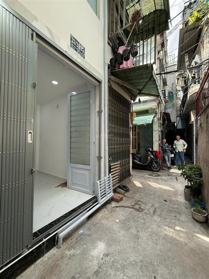 Cho thuê nhà nhỏ xinh hai mặt tiền (trước+sau) 3 tầng. 6 triệu