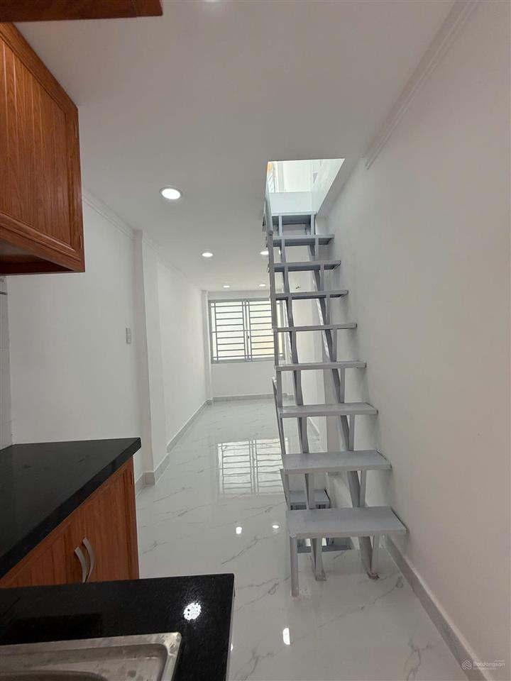 Cho thuê nhà nhỏ xinh hai mặt tiền (trước+sau) 3 tầng. 6 triệu