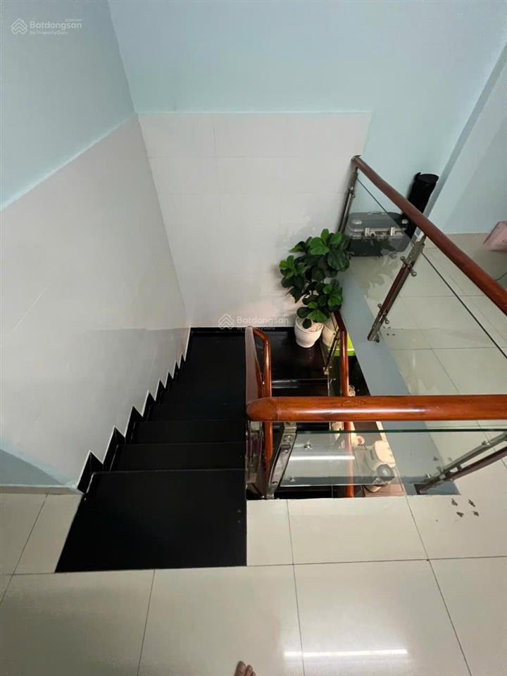 Bán gấp nhà hẻm xe hơi 8m  quận 10  65m vuông đất