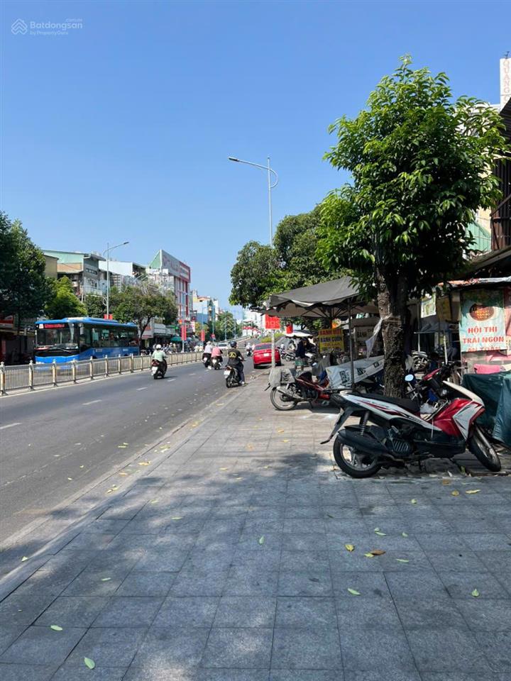 Cho thuê nhà mặt tiền  đường hậu giang. ngay ngã tư minh phụng