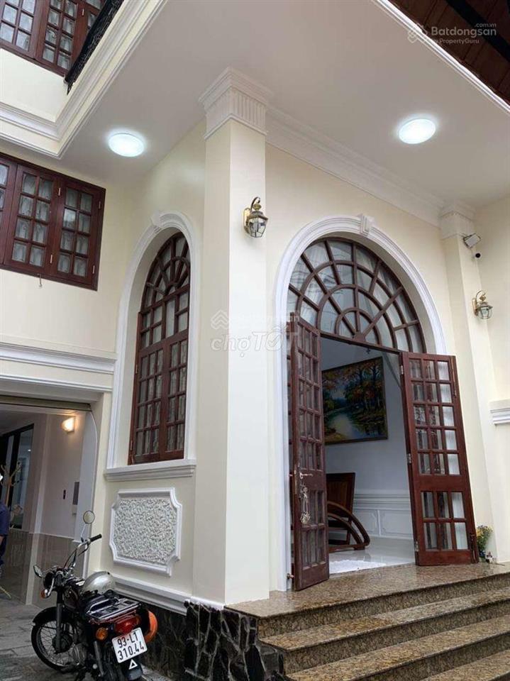 Bán nhà góc 2 mặt tiền. 8,6m x 12m, nở hậu 12m. dt đất 140m. 24 tỷ