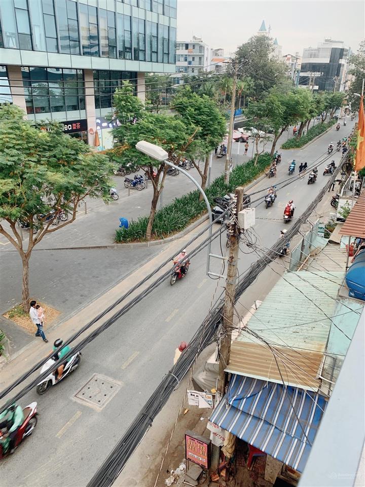 Bán nhà góc 2 mặt tiền. 8,6m x 12m, nở hậu 12m. dt đất 140m. 24 tỷ