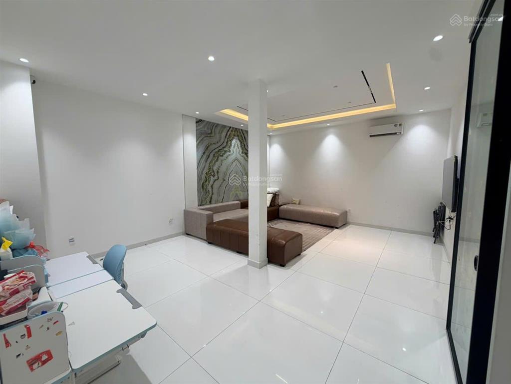 Bán nhà mới đẹp hẻm xe tải  mai xuân thưởng. 4 tầng lầu. 3.5m x 18m. nở hậu 7,6m. dtcn 90m.