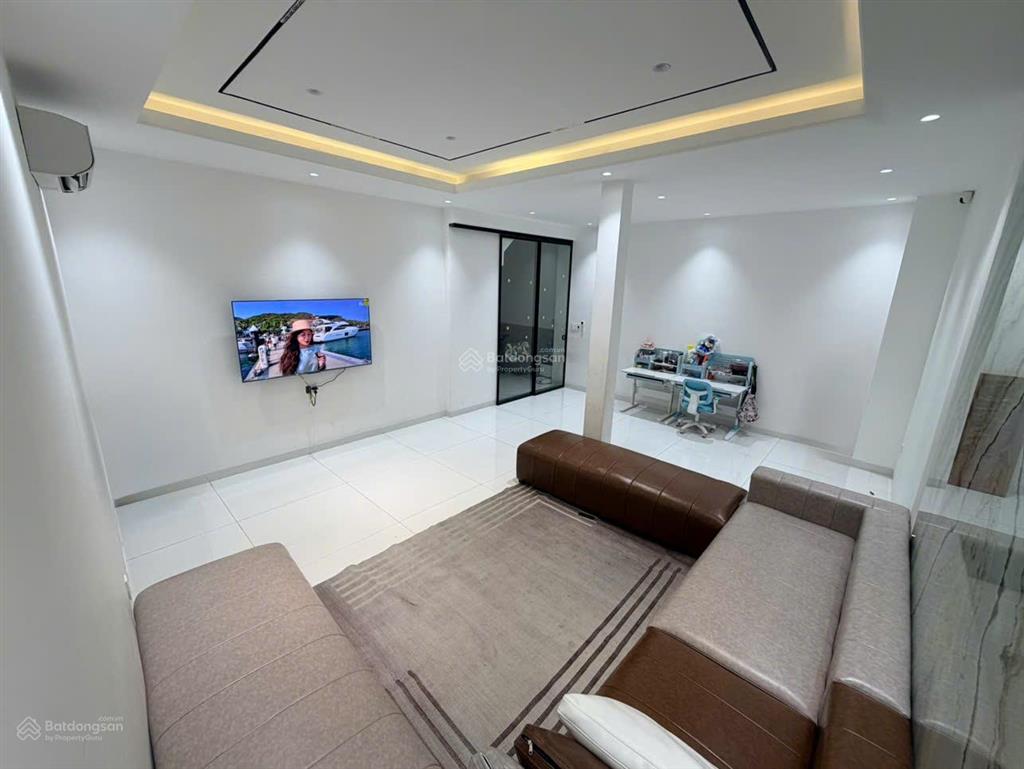 Bán nhà mới đẹp hẻm xe tải  mai xuân thưởng. 4 tầng lầu. 3.5m x 18m. nở hậu 7,6m. dtcn 90m.