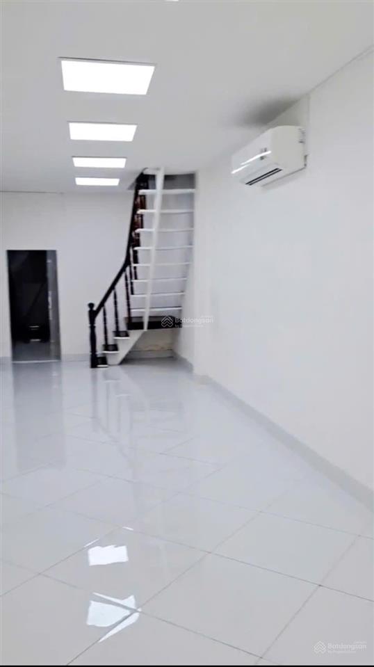 Cho thuê nhà sát mặt tiền đường trường chinh, p.4, tân bình. 3.3m x 16m | trệt + lầu. 2pn + 2wc