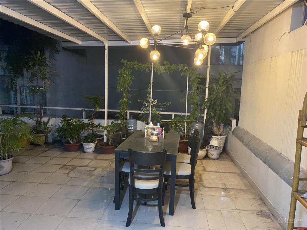Cho thuê nhà hẻm xe 8m  đường nguyễn đình chiểu, p.5, q.3  3,5m x 15m. 5 tầng. 5pn, 4wc.