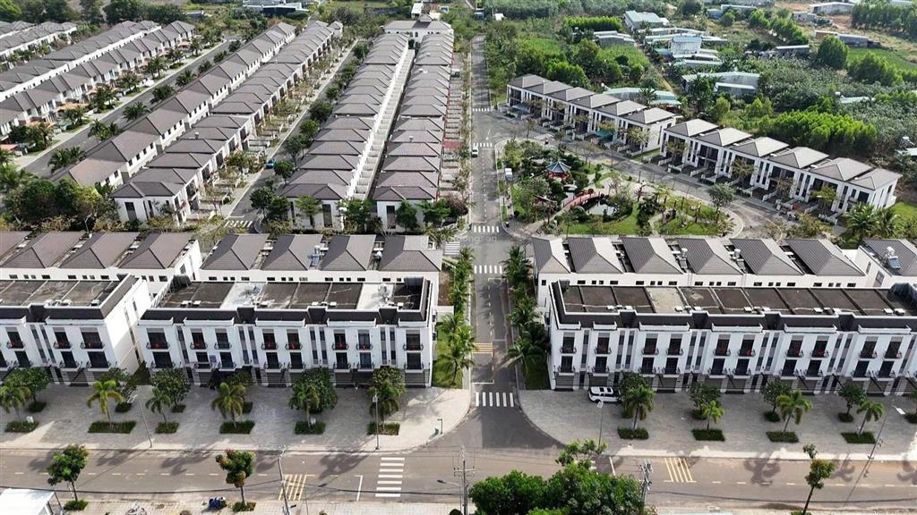 Bán nhà gấp 1 trệt 1 lầu 100m2 giá 1.7 tỷ tại bàu bàngphúc an ashita đã có sổ, mtg
