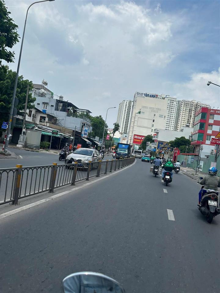 Bán nhà 4lau mặt tiền phạm hùng,quận 8,5.5x17m,thuê 40tr/th,kd tốt