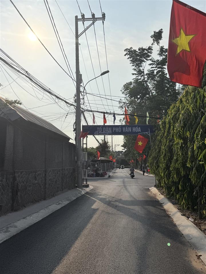 Bán nhà 3 tầng ngay học viện chính trị man thiện  đường xe hơi thông 2 đầu tiện buôn bán