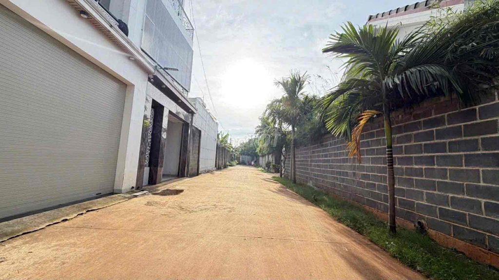 Cần tiền bán nhanh lô đất cách ĐH.BMT 700m