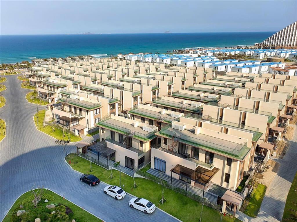 Btlk cam ranh mystery villas  bãi biển đẹp nhất thế giới và rất gần ngay sân bay cam ranh.