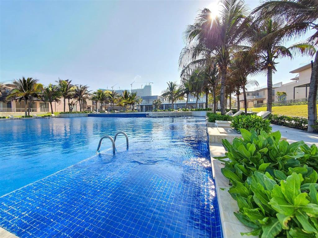 Btlk cam ranh mystery villas  bãi biển đẹp nhất thế giới và rất gần ngay sân bay cam ranh.
