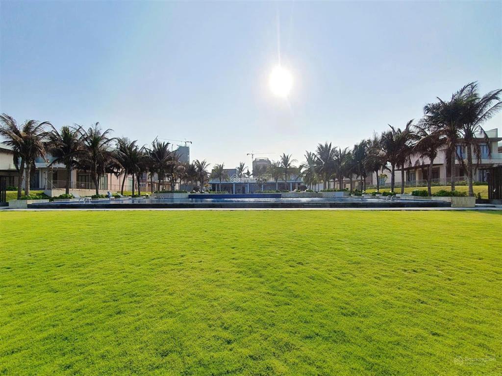 Btlk cam ranh mystery villas  bãi biển đẹp nhất thế giới và rất gần ngay sân bay cam ranh.