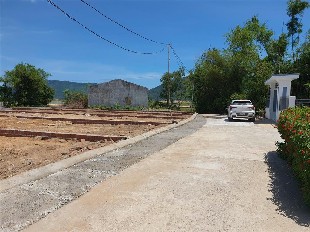 Bán gấp lô đất đối diện vinfast, giá 900 triệu bao phí.  0969 596 ***