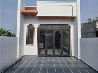 Bán nhà mới xây tặng full nội thất, vị trí gần các tiện ích dịch vụ