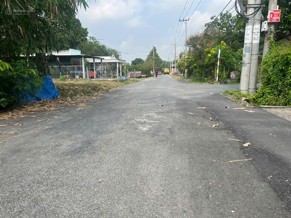 Ngộp hạ giá! bán lô đất tặng căn nhà mt đường số 518 trải đá xe tải, dt 2.703m2, có 300m2 thổ cư