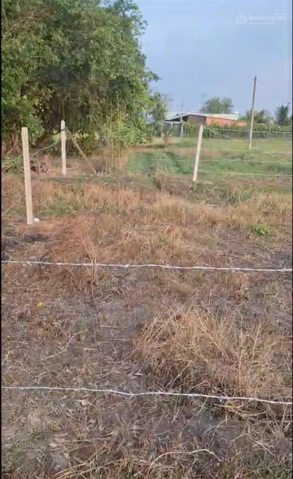 Cần tiền làm ăn  bán gấp lô đất 2 mặt tiền  giá chỉ 999 triệu