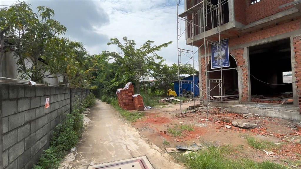 Bán đất mặt tiền đường tân hiệp 30 nối dài, 119m2 full thổ cư, hóc môn