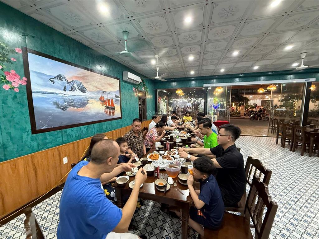 Bán lô đất vàng mặt phố đi bộ minh châu  cách biển minh châu 100m