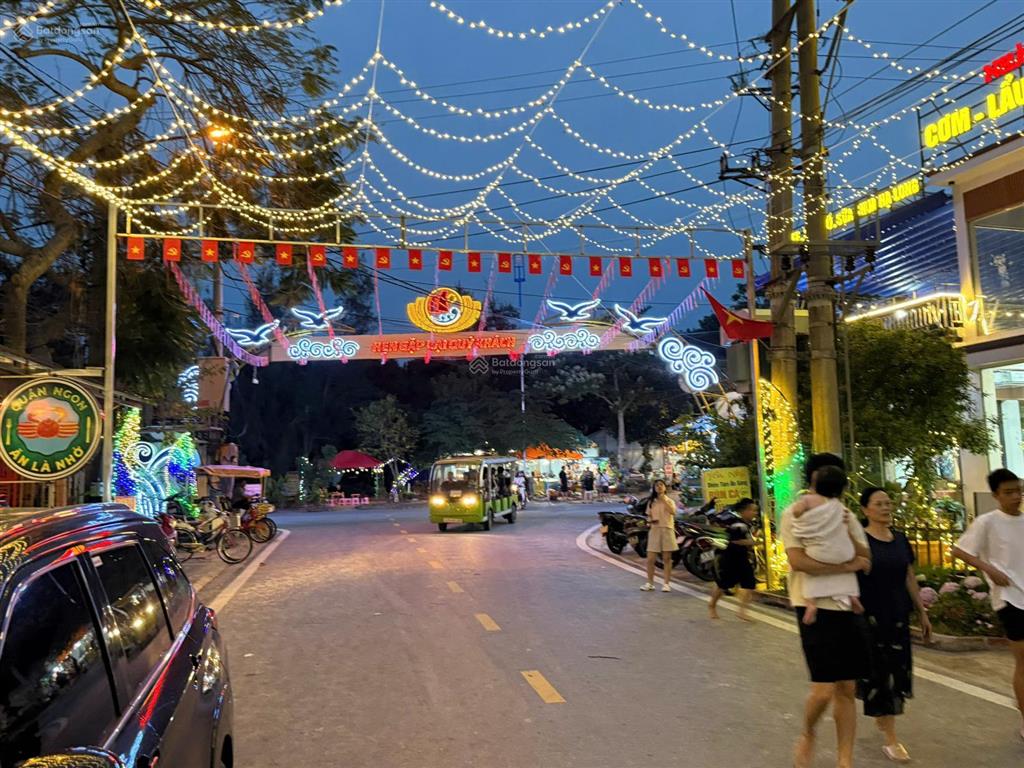 Bán lô đất vàng mặt phố đi bộ minh châu  cách biển minh châu 100m