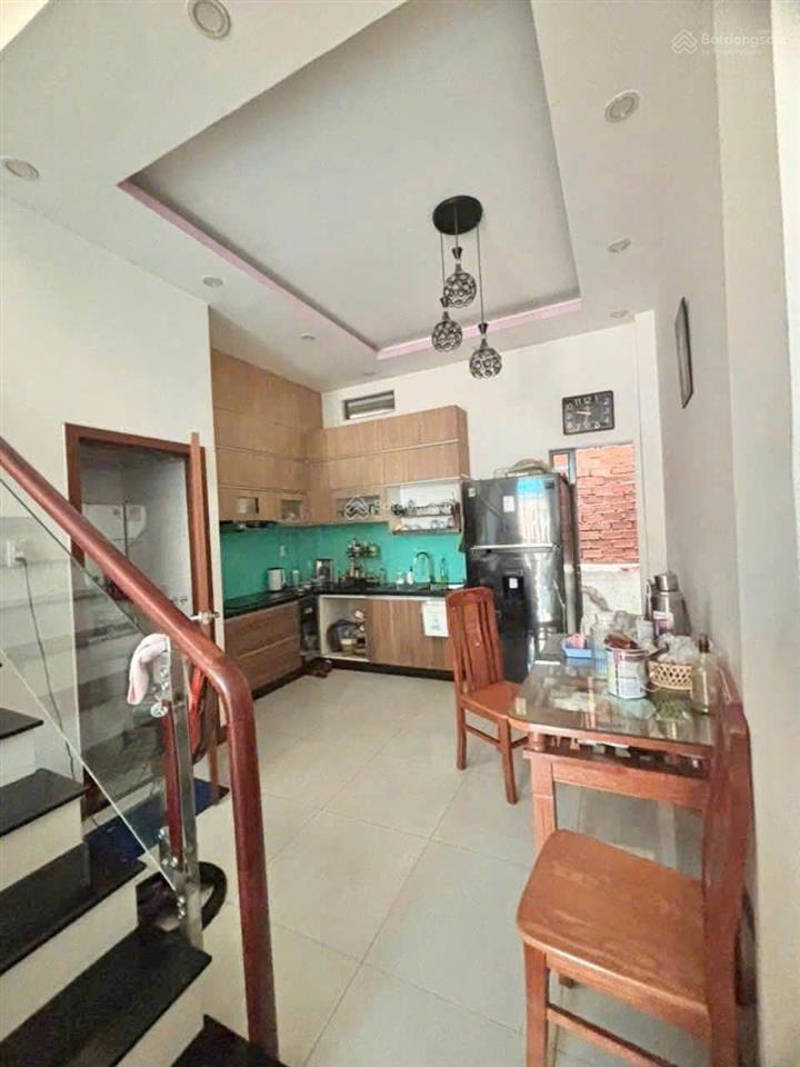 Nhà hẻm 1056 htp 4x12m 2lầu st 4pn 3wc hướng đông nam mát mẻ yên tĩnh